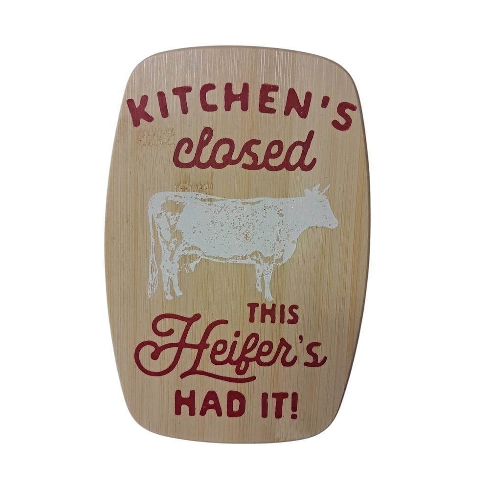 Kitchen's Closed Cutting Board